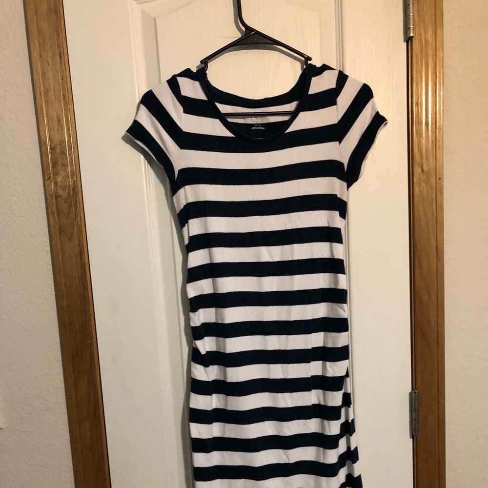 Liz Lange maternity body con dress